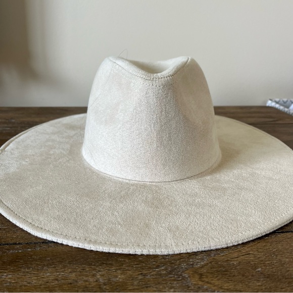 Cream Hat - Picture 1 of 3